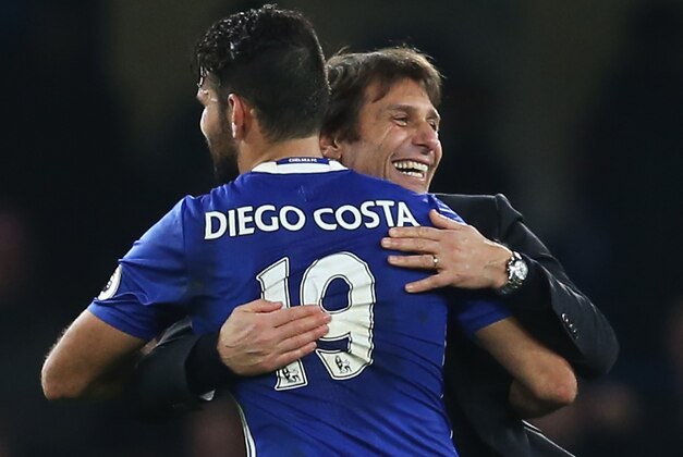 LONDON, ENGLAND - DECEMBER 31:  Antonio Conte, Manager of Chelsea congratulates Diego Costa after the Premier League match between Chelsea and Stoke City at Stamford Bridge on December 31, 2016 in London, England.  (Photo by Steve Bardens/Getty Images)