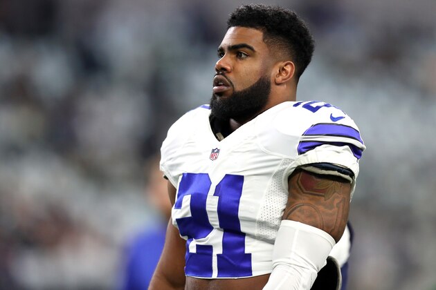 ARLINGTON, TX - JANUARY 15:  Ezekiel Elliott #21 of the Dallas Cowboys warms up on the field prior to the NFC Divisional Playoff game against the Green Bay Packers at AT&T Stadium on January 15, 2017 in Arlington, Texas.  (Photo by Tom Pennington/Getty Images)