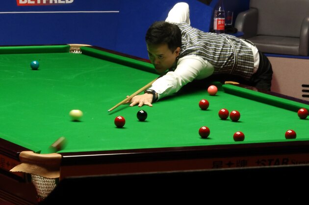 SHEFFIELD, ENGLAND - APRIL 30:  Marco Fu of Hong Kong in action during his semi final match against  Mark Selby of England on day fifteen of the World Championship Snooker at Crucible Theatre on April 30, 2016 in Sheffield, England.  (Photo by Nigel Roddis/Getty Images)