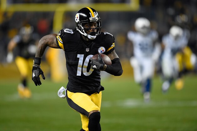 PITTSBURGH, PA - DECEMBER 6:  Martavis Bryant #10 of the Pittsburgh Steelers runs the ball after making a catch for a 68 yard touchdown in the third quarter of the game against the Indianapolis Colts at Heinz Field on December 6, 2015 in Pittsburgh, Pennsylvania. (Photo by Joe Sargent/Getty Images)