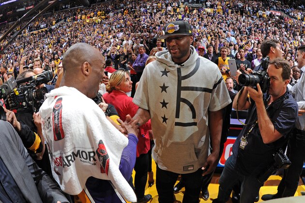 LOS ANGELES, CA - APRIL 13:  Kobe Bryant #24 of the Los Angeles Lakers shake shands with former teammate Lamar Odom after the game against the Utah Jazz at STAPLES Center on April 13, 2016 in Los Angeles, California. NOTE TO USER: User expressly acknowledges and agrees that, by downloading and/or using this Photograph, user is consenting to the terms and conditions of the Getty Images License Agreement. Mandatory Copyright Notice: Copyright 2016 NBAE (Photo by Andrew D. Bernstein/NBAE via Getty Images)