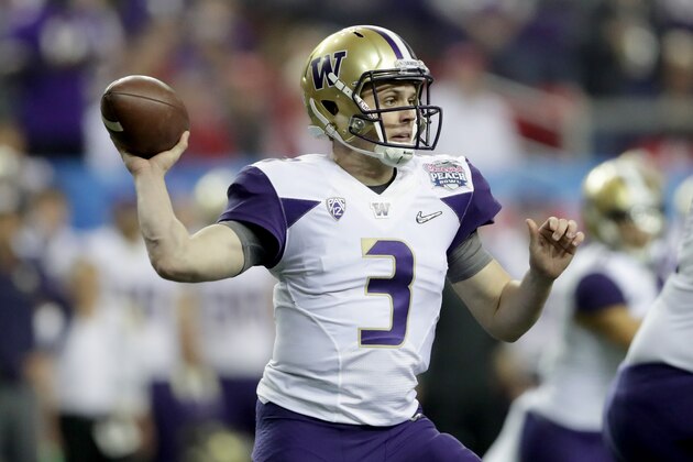 ATLANTA, GA - DECEMBER 31:  Jake Browning #3 of the Washington Huskies passes the ball during the 2016 Chick-fil-A Peach Bowl at the Georgia Dome on December 31, 2016 in Atlanta, Georgia.  (Photo by Streeter Lecka/Getty Images)