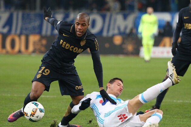 MARSEILLE, FRANCE - JANUARY 15: Djibril Sidibe of Monaco and Florian Thauvin of OM in action during the French Ligue 1 match between Olympique de Marseille and AS Monaco at Stade Velodrome on January 15, 2017 in Marseille, France. (Photo by Jean Catuffe/Getty Images)