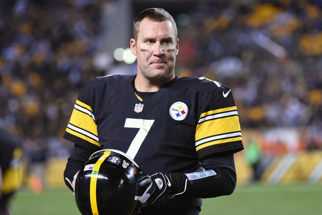 PITTSBURGH, PA - NOVEMBER 13: Quarterback Ben Roethlisberger #7 of the Pittsburgh Steelers looks on from the sideline during a game against the Dallas Cowboys at Heinz Field on November 13, 2016 in Pittsburgh, Pennsylvania. The Cowboys defeated the Steelers 35-30.  (Photo by George Gojkovich/Getty Images)