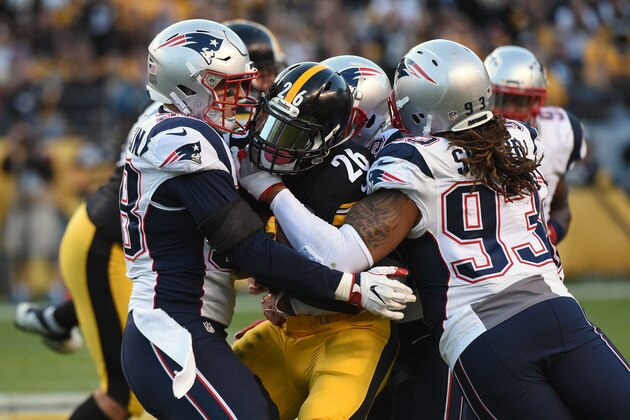 PITTSBURGH, PA - OCTOBER 23: Linebacker Shea McClellin #58 and defensive lineman Jabaal Sheard #93 of the New England Patriots tackle running back Le'Veon Bell #26 of the Pittsburgh Steelers during a game at Heinz Field on October 23, 2016 in Pittsburgh, Pennsylvania. The Patriots defeated the Steelers 27-16. (Photo by George Gojkovich/Getty Images)