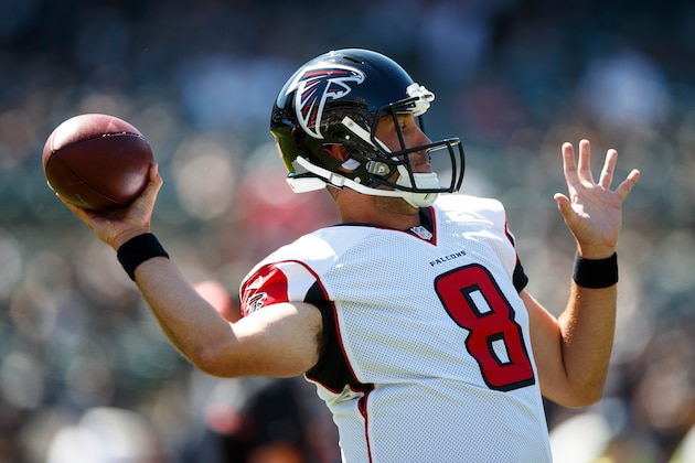 OAKLAND, CA - SEPTEMBER 18: Quarterback Matt Schaub #8 of the Atlanta Falcons warms up before the game against the Oakland Raiders at Oakland-Alameda County Coliseum on September 18, 2016 in Oakland, California. The Atlanta Falcons defeated the Oakland Raiders 35-28. Photo by Jason O. Watson/Getty Images)