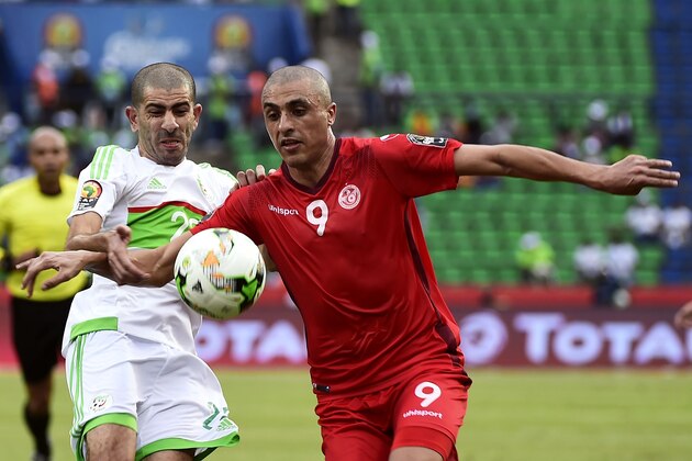 Algeria's defender Mohamed Rabie Meftah (L) challenges Tunisia's forward Ahmed Akaichi during the 2017 Africa Cup of Nations group B football match between Algeria and Tunisia in Franceville on January 19, 2017. / AFP / KHALED DESOUKI        (Photo credit should read KHALED DESOUKI/AFP/Getty Images)