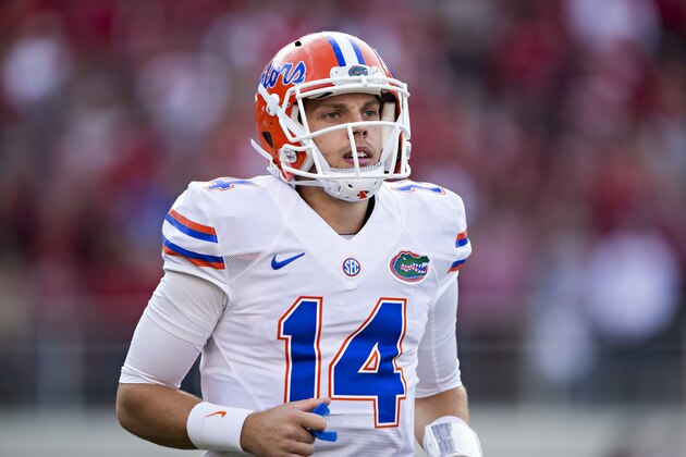 FAYETTEVILLE, AR - NOVEMBER 5:  Luke Del Rio #14 of the Florida Gators jogs off the field during a game against the Arkansas Razorbacks at Razorback Stadium on November 5, 2016 in Fayetteville, Arkansas.  The Razorbacks defeated the Gators 31-10.  (Photo by Wesley Hitt/Getty Images)