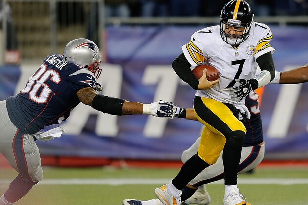 FOXBORO, MA - NOVEMBER 3: Ben Roethlisberger #7 of the Pittsburgh Steelers is chased by Andre Carter #96 of the New England Patriots in the 2nd half  against the New England Patriots at Gillette Stadium on November 3, 2013 in Foxboro, Massachusetts. (Photo by Jim Rogash/Getty Images)