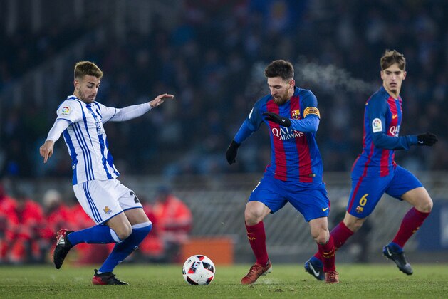 SAN SEBASTIAN, SPAIN - JANUARY 19:  Lionel Messi of FC Barcelona duels for the ball with David Concha of Real Sociedad during the Copa del Rey Quarter Final, First Leg match between Real Sociedad de Futbol and FC Barcelona at Estadio Anoeta on January 19, 2017 in San Sebastian, Spain.  (Photo by Juan Manuel Serrano Arce/Getty Images)