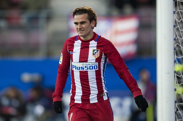 EIBAR, SPAIN - JANUARY 07:  Antoine Griezmann of Atletico Madrid reacts during the La Liga match between SD Eibar and Atletico Madrid at Ipurua Municipal Stadium on January 7, 2017 in Eibar, Spain.  (Photo by Juan Manuel Serrano Arce/Getty Images)