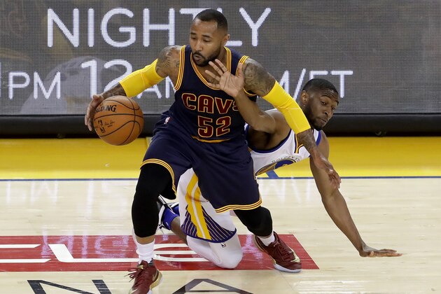 OAKLAND, CA - JUNE 05:  Mo Williams #52 of the Cleveland Cavaliers with the ball against Ian Clark #21 of the Golden State Warriors in the fourth quarter in Game 2 of the 2016 NBA Finals at ORACLE Arena on June 5, 2016 in Oakland, California. NOTE TO USER: User expressly acknowledges and agrees that, by downloading and or using this photograph, User is consenting to the terms and conditions of the Getty Images License Agreement.  (Photo by Ronald Martinez/Getty Images)