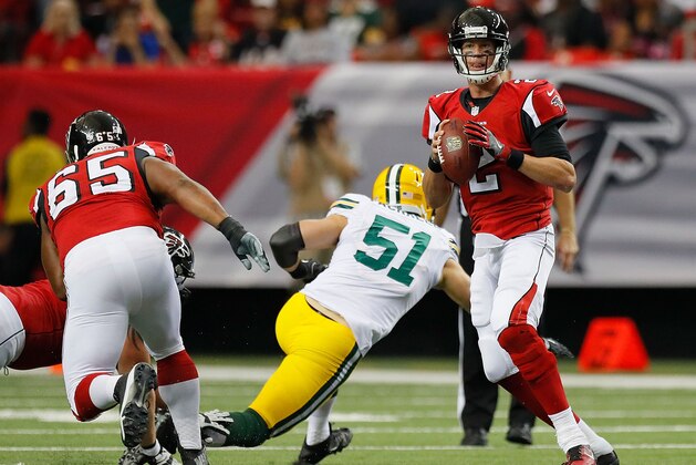 ATLANTA, GA - OCTOBER 30:  Matt Ryan #2 of the Atlanta Falcons looks to pass against the Green Bay Packers at Georgia Dome on October 30, 2016 in Atlanta, Georgia.  (Photo by Kevin C. Cox/Getty Images)