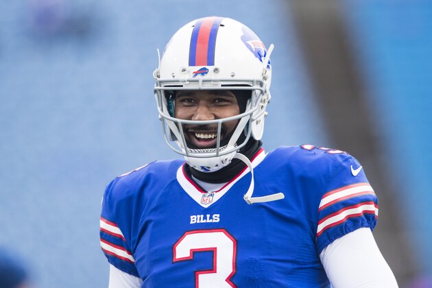 ORCHARD PARK, NY - DECEMBER 18:  EJ Manuel #3 of the Buffalo Bills warms up before the game against the Cleveland Browns on December 18, 2016 at New Era Field in Orchard Park, New York. Buffalo defeats Cleveland 33-13.  (Photo by Brett Carlsen/Getty Images)