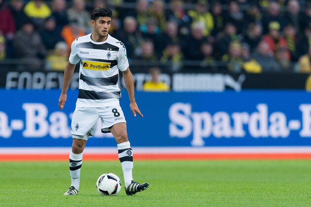 DORTMUND, GERMANY - DECEMBER 03: Mahmoud Dahoud of Moenchengladbach in action  during the Bundesliga match between Borussia Dortmund and Borussia Moenchengladbach at Signal Iduna Park on December 3, 2016 in Dortmund, Germany. (Photo by TF-Images/Getty Images)