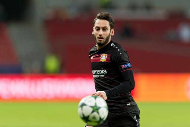LEVERKUSEN, GERMANY - DECEMBER 07: Hakan Calhanoglu of Leverkusen in action during the UEFA Champions League match between Bayer Leverkusen and AS Monaco at the BayArena in Leverkusen, Germany on December 7, 2016. (Photo by TF-Images/Getty Images)