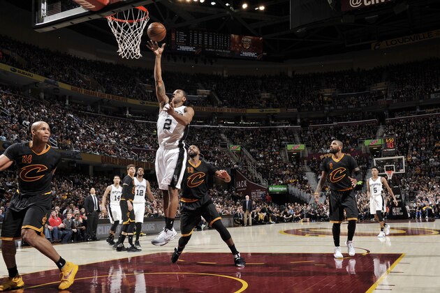 CLEVELAND, OH - JANUARY 21:  Kawhi Leonard #2 of the San Antonio Spurs shoots the ball against the Cleveland Cavaliers during the game on January 21, 2017 at Quicken Loans Arena in Cleveland, Ohio. NOTE TO USER: User expressly acknowledges and agrees that, by downloading and/or using this Photograph, user is consenting to the terms and conditions of the Getty Images License Agreement. Mandatory Copyright Notice: Copyright 2017 NBAE  (Photo by David Liam Kyle/NBAE via Getty Images)