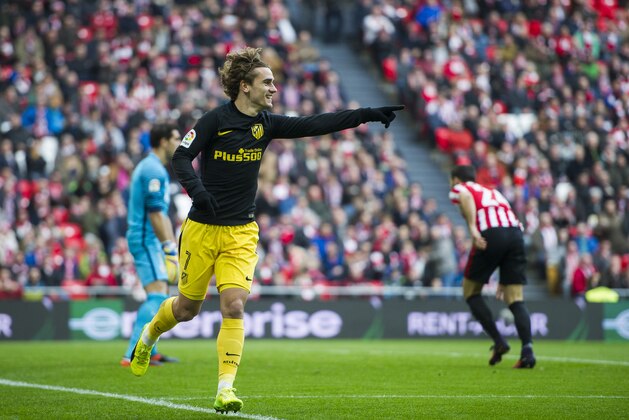 BILBAO, SPAIN - JANUARY 22: Antoine Griezmann of Atletico Madrid celebrates after scoring goal during the La Liga match between Athletic Club Bilbao and Atletico Madrid at San Mames Stadium on January 22, 2017 in Bilbao, Spain.  (Photo by Juan Manuel Serrano Arce/Getty Images)