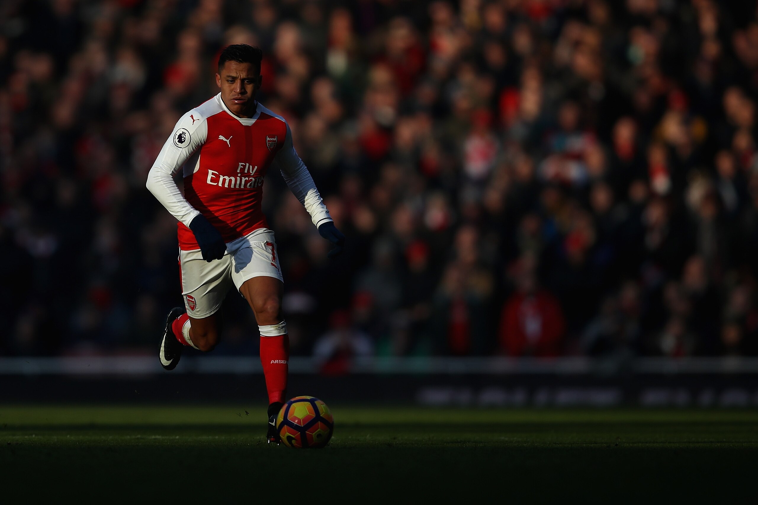 LONDON, ENGLAND - JANUARY 22:  Alexis Sanchez of Arsenal in action during the Premier League match between Arsenal and Burnley at Emirates Stadium on January 22, 2017 in London, England.  (Photo by Julian Finney/Getty Images)