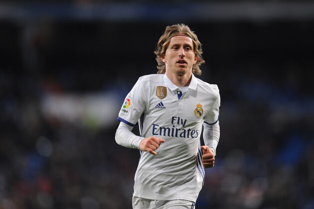 MADRID, SPAIN - JANUARY 18:  Luka Modric of Real Madrid looks on during the Copa del Rey Quarter Final, First Leg match between Real Madrid CF and  Celta Vigo at Bernabeu on January 18, 2017 in Madrid, Spain.  (Photo by Denis Doyle/Getty Images)