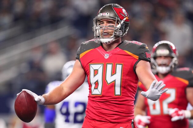 ARLINGTON, TX - DECEMBER 18:   Cameron Brate #84 of the Tampa Bay Buccaneers celebrates after catching a pass from Jameis Winston #3 during the third quarter against the Dallas Cowboys at AT&T Stadium on December 18, 2016 in Arlington, Texas. (Photo by Tom Pennington/Getty Images)
