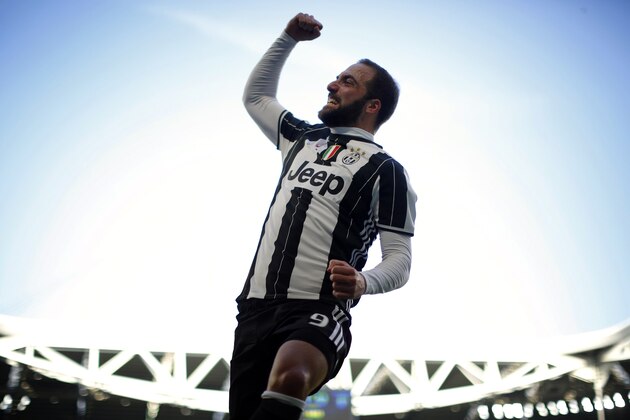 TOPSHOT - Juventus' Argentinian forward Gonzalo Higuain celebrates after scoring a goal during the Italian Serie A football match Juventus versus Lazio on January 22, 2017 at the 'Juventus Stadium' in Turin.   / AFP / MARCO BERTORELLO        (Photo credit should read MARCO BERTORELLO/AFP/Getty Images)