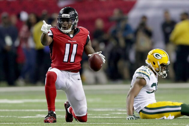 ATLANTA, GA - JANUARY 22:  Julio Jones #11 of the Atlanta Falcons signals a first down in the third quarter against the Green Bay Packers in the NFC Championship Game at the Georgia Dome on January 22, 2017 in Atlanta, Georgia.  (Photo by Streeter Lecka/Getty Images)