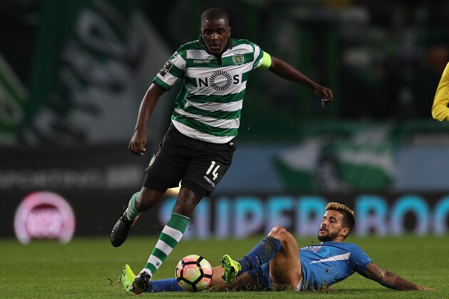 LISBON, PORTUGAL - JANUARY 08: Sporting CP's midfielder William Carvalho from Portugal  during the Sporting CP v CD Feirense - Portuguese Primeira Liga match at Estadio Jose Alvalade on January 08, 2017 in Lisbon, Portugal.  (Photo by Carlos Rodrigues/Getty Images)