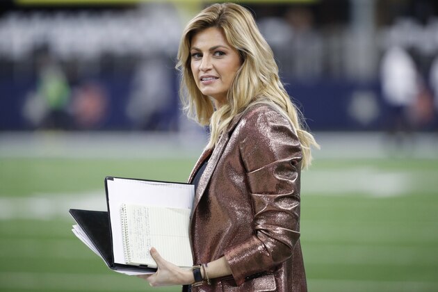 ARLINGTON, TX - JANUARY 15: Fox Sports sideline reporter Erin Andrews works during the NFC Divisional Playoff game between the Dallas Cowboys and Green Bay Packers at AT&T Stadium on January 15, 2017 in Arlington, Texas. The Packers defeated the Cowboys 34-31. (Photo by Joe Robbins/Getty Images)