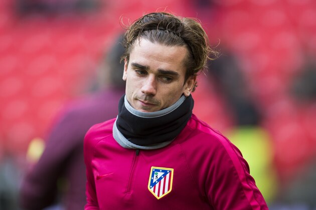 BILBAO, SPAIN - JANUARY 22:  Antoine Griezmann of Atletico Madrid looks on prior to the start the La Liga match between Athletic Club Bilbao and Atletico Madrid at San Mames Stadium on January 22, 2017 in Bilbao, Spain.  (Photo by Juan Manuel Serrano Arce/Getty Images)