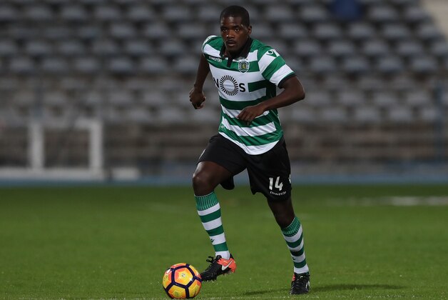 LISBON, PORTUGAL - DECEMBER 22:  Sporting CPO's midfielder William Carvalho from Portugal during the Portuguese Primeira Liga between CFO's Belenenses v Sporting CP - Primeira Liga at Estadio do Restelo on December 22, 2016 in Lisbon, Portugal.  (Photo by Carlos Rodrigues/Getty Images)