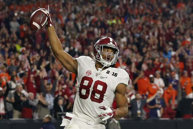 GLENDALE, AZ - JANUARY 11:  O.J. Howard #88 of the Alabama Crimson Tide celebrates after scoring a 53 yards touchdown in the third quarter against the Clemson Tigers during the 2016 College Football Playoff National Championship Game at University of Phoenix Stadium on January 11, 2016 in Glendale, Arizona.  (Photo by Christian Petersen/Getty Images)