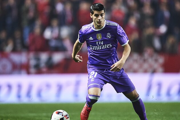 SEVILLE, SPAIN - JANUARY 12:  Alvaro Morata of Real Madrid CF in action during the Copa del Rey Round of 16 Second Leg match between Sevilla FC vs Real Madrid CF at Ramon Sanchez Pizjuan stadium on January 12, 2017 in Seville, Spain.  (Photo by Aitor Alcalde/Getty Images)