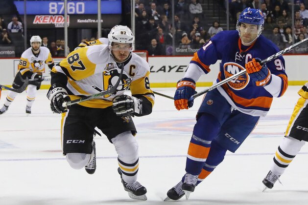 NEW YORK, NY - NOVEMBER 30:  Sidney Crosby #87 of the Pittsburgh Penguins skates against John Tavares #91 of the New York Islanders at the Barclays Center on November 30, 2016 in the Brooklyn borough of New York City. The Islanders defeated the Penguins 5-3.  (Photo by Bruce Bennett/Getty Images)