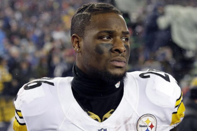 Pittsburgh Steelers running back Le'Veon Bell watches from the sideline as he waits for the end of the AFC championship NFL football game against the New England Patriots, Sunday, Jan. 22, 2017, in Foxborough, Mass. The Patriots won 36-17 to advance to the Super Bowl. (AP Photo/Steven Senne)