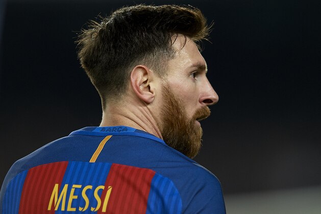BARCELONA, SPAIN - JANUARY 26:  Lionel Messi of Barcelona looks on during the Copa del Rey quarter-final second leg match between FC Barcelona and Real Sociedad at Camp Nou on January 26, 2017 in Barcelona, Spain.  (Photo by Manuel Queimadelos Alonso/Getty Images)