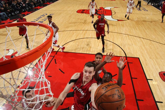 CHICAGO, IL - JANUARY 27:  Goran Dragic #7 of the Miami Heat shoots the ball against the Chicago Bulls on January 27, 2017 at the United Center in Chicago, Illinois. NOTE TO USER: User expressly acknowledges and agrees that, by downloading and or using this Photograph, user is consenting to the terms and conditions of the Getty Images License Agreement. Mandatory Copyright Notice: Copyright 2017 NBAE (Photo by Gary Dineen/NBAE via Getty Images)