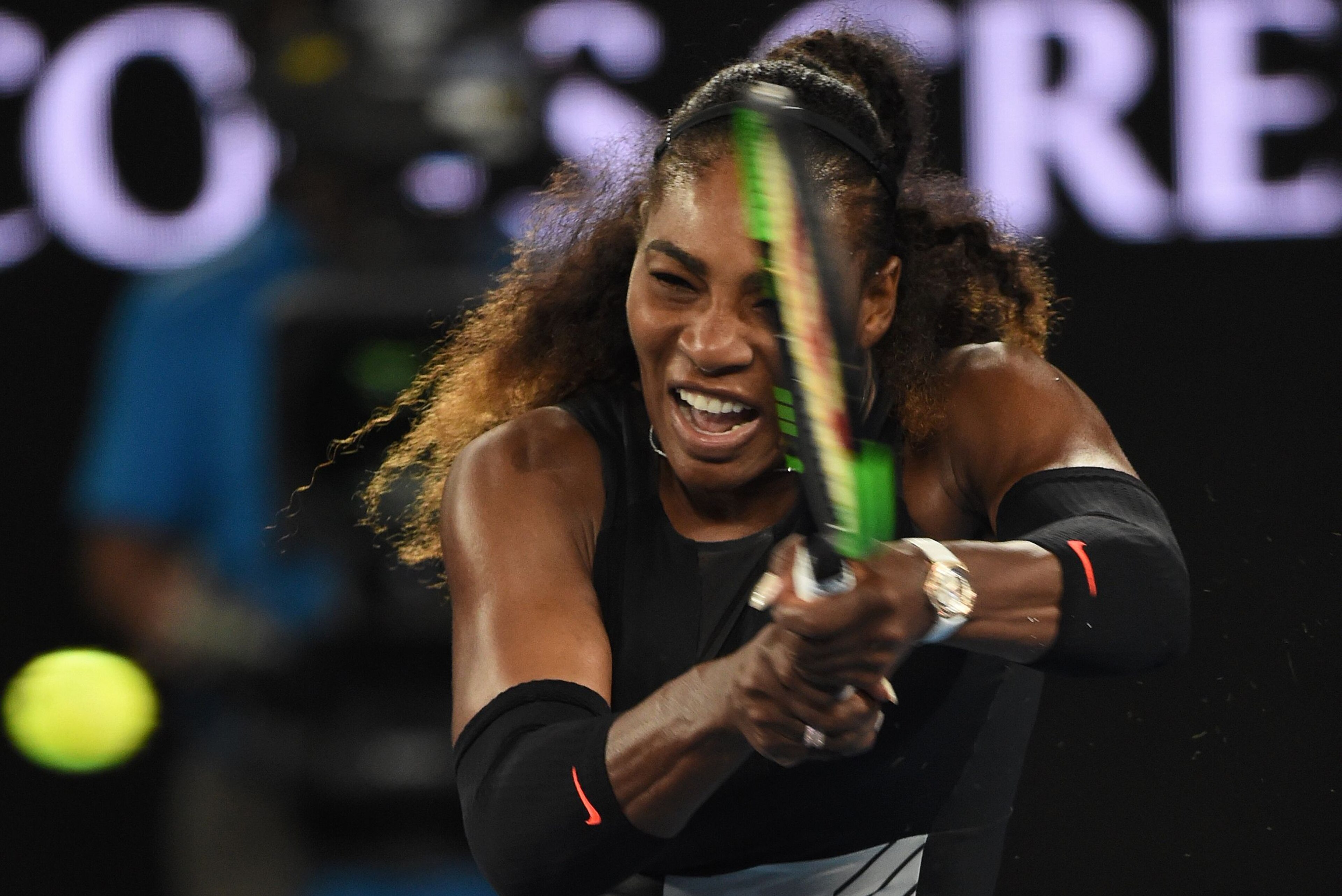 Serena Williams of the US hits a return against Venus Williams of the US during the women's singles final on day 13 of the Australian Open tennis tournament in Melbourne on January 28, 2017. / AFP / PAUL CROCK / IMAGE RESTRICTED TO EDITORIAL USE - STRICTLY NO COMMERCIAL USE (Photo credit should read PAUL CROCK/AFP/Getty Images) Serena Williams of the US hits a return against Venus Williams of the US during the women's singles final on day 13 of the Australian Open tennis tournament in Melbourne on January 28, 2017. / AFP / PAUL CROCK / IMAGE RESTRICTED TO EDITORIAL USE - STRICTLY NO COMMERCIAL USE (Photo credit should read PAUL CROCK/AFP/Getty Images)