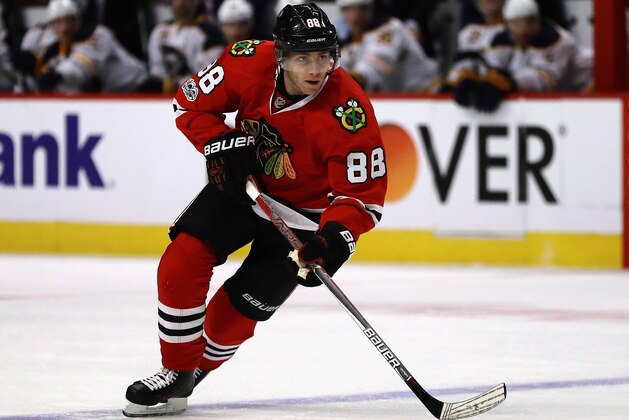CHICAGO, IL - JANUARY 05:  Patrick Kane #88 of the Chicago Blackhawks advances the puck against the Buffalo Sabres at the United Center on January 5, 2017 in Chicago, Illinois. The Blackhawks defeated the Sabres 4-3 in overtime.  (Photo by Jonathan Daniel/Getty Images)