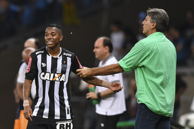 BELO HORIZONTE, BRAZIL - NOVEMBER 23: Robinho #7 of Atletico MG react during a match between Atletico MG and Gremio as part of Copa do Brasil Final 2016 at Mineirao stadium on November 23, 2016 in Belo Horizonte, Brazil. (Photo by Pedro Vilela/Getty Images)