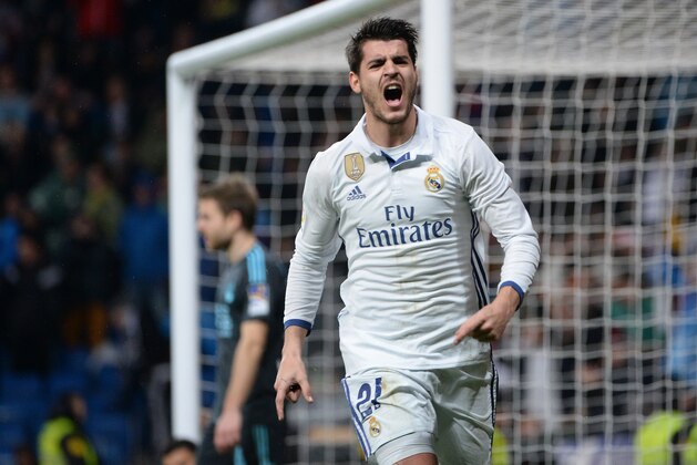 MADRID, SPAIN - JANUARY 29:  Alvaro Morata, #21 of Real Madrid celebrates after scoring his team's third goal during the La Liga match between Real Madrid and Real Sociedad de Futbol at  Santiago Bernabeu on January 29, 2017 in Madrid, Spain. (Photo by Sonia Canada/Getty Images)