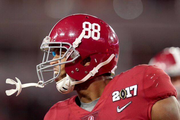 TAMPA, FL - JANUARY 09:  Tight end O.J. Howard #88 of the Alabama Crimson Tide celebrates after scoring a 68-yard touchdown during the third quarter against the Clemson Tigers in the 2017 College Football Playoff National Championship Game at Raymond James Stadium on January 9, 2017 in Tampa, Florida.  (Photo by Tom Pennington/Getty Images)
