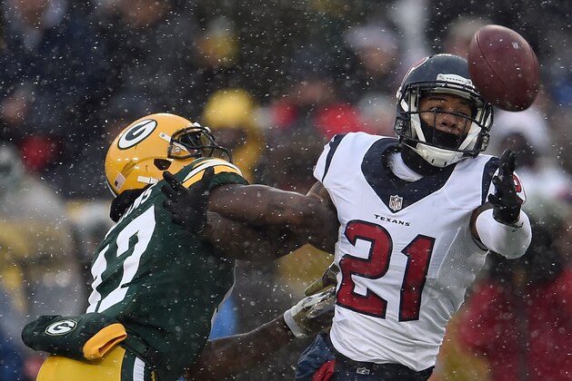 GREEN BAY, WI - DECEMBER 04:  A.J. Bouye #21 of the Houston Texans defends a pass intended for Davante Adams #17 of the Green Bay Packers during a game at Lambeau Field on December 4, 2016 in Green Bay, Wisconsin.  Green Bay defeated Houston 21-13.  (Photo by Stacy Revere/Getty Images)
