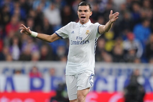 MADRID, SPAIN - DECEMBER 10:  Pepe of Real Madrid CF in action during the La Liga match between Real Madrid CF and RC Deportivo La Coruna at Estadio Santiago Bernabeu on December 10, 2016 in Madrid, Spain.  (Photo by Denis Doyle/Getty Images)