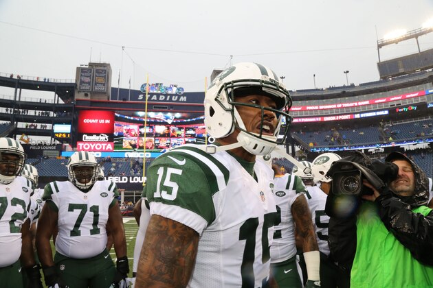 FOXBORO, MA - DECEMBER 24: Wide Receiver Brandon Marshall #15 of the New York Jets fires up his teammates before the game against the New England Patriots at Gillette Stadium on December 24, 2016 in Foxboro, Massachusetts. (Photo by Al Pereira/Getty Images)