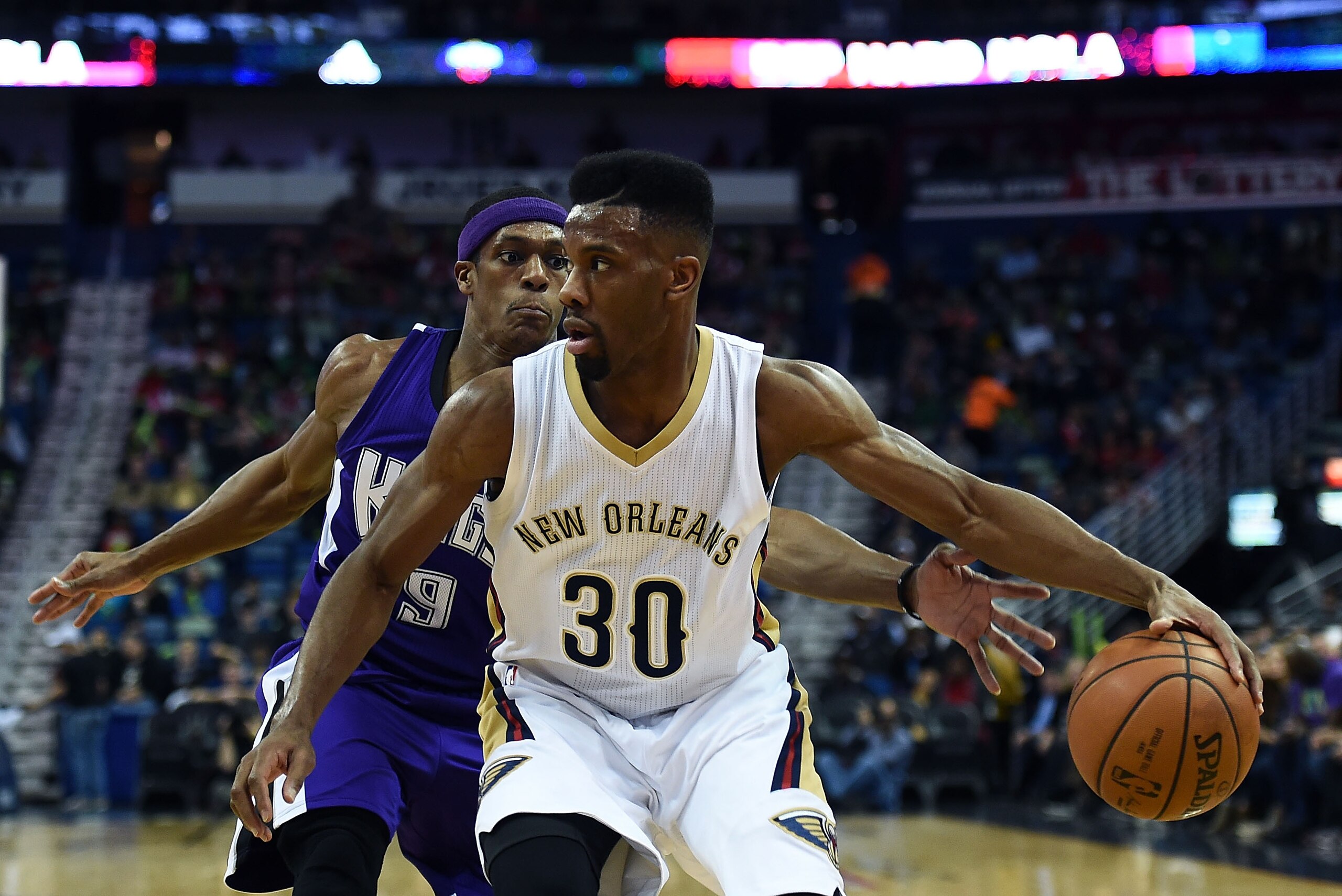 NEW ORLEANS, LA - JANUARY 28:  Norris Cole #30 of the New Orleans Pelicans is defended by Rajon Rondo #9 of the Sacramento Kings during a game at the Smoothie King Center on January 28, 2016 in New Orleans, Louisiana. The Pelicans defeated the Kings 114-105. NOTE TO USER: User expressly acknowledges and agrees that, by downloading and or using this photograph, User is consenting to the terms and conditions of the Getty Images License Agreement.  (Photo by Stacy Revere/Getty Images)