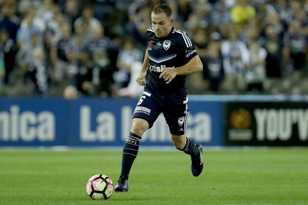 MELBOURNE, AUSTRALIA - JANUARY 26: Leigh Broxham of the Victory runs with the ball during the round 17 A-League match between the Melbourne Victory and Sydney FC at Etihad Stadium on January 26, 2017 in Melbourne, Australia.  (Photo by Robert Cianflone/Getty Images)