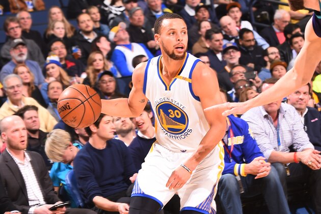 OAKLAND, CA - FEBRUARY 1:  Stephen Curry #30 of the Golden State Warriors handles the ball during a game against the Charlotte Hornets on February 1, 2017 at ORACLE Arena in Oakland, California. NOTE TO USER: User expressly acknowledges and agrees that, by downloading and/or using this photograph, user is consenting to the terms and conditions of Getty Images License Agreement. Mandatory Copyright Notice: Copyright 2017 NBAE (Photo by Noah Graham/NBAE via Getty Images)