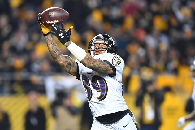 PITTSBURGH, PA - DECEMBER 25:  Steve Smith #89 of the Baltimore Ravens catches a pass from Joe Flacco #5 for an 18 yard touchdown reception in the third quarter during the game against the Pittsburgh Steelers at Heinz Field on December 25, 2016 in Pittsburgh, Pennsylvania. (Photo by Joe Sargent/Getty Images)