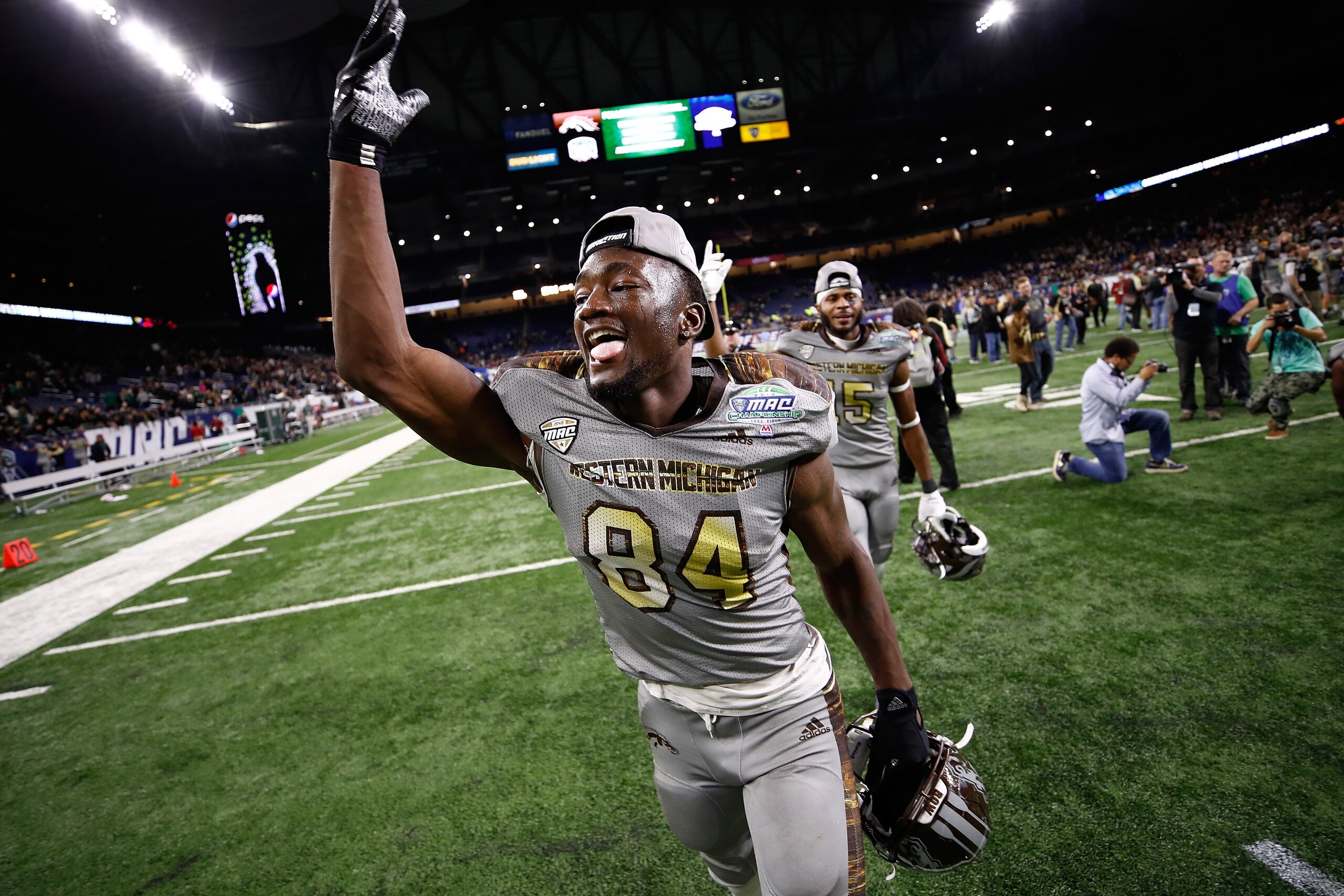 DETROIT, MI - DECEMBER 02: Corey Davis #84 of the Western Michigan Broncos celebrates winning the MAC Championship 29-23 over the Ohio Bobcats on December 2, 2016 at Ford Field in Detroit, Michigan. (Photo by Gregory Shamus/Getty Images)
